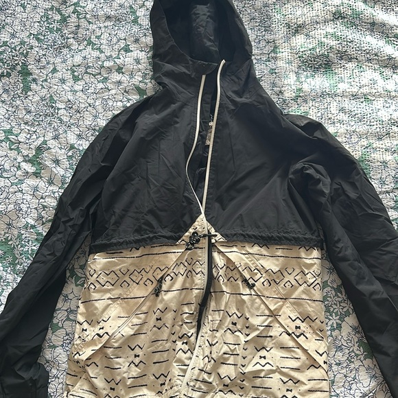 Burton windbreaker - Picture 2 of 3